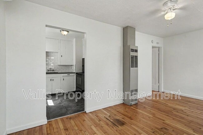 Building Photo - 522 19th St NE