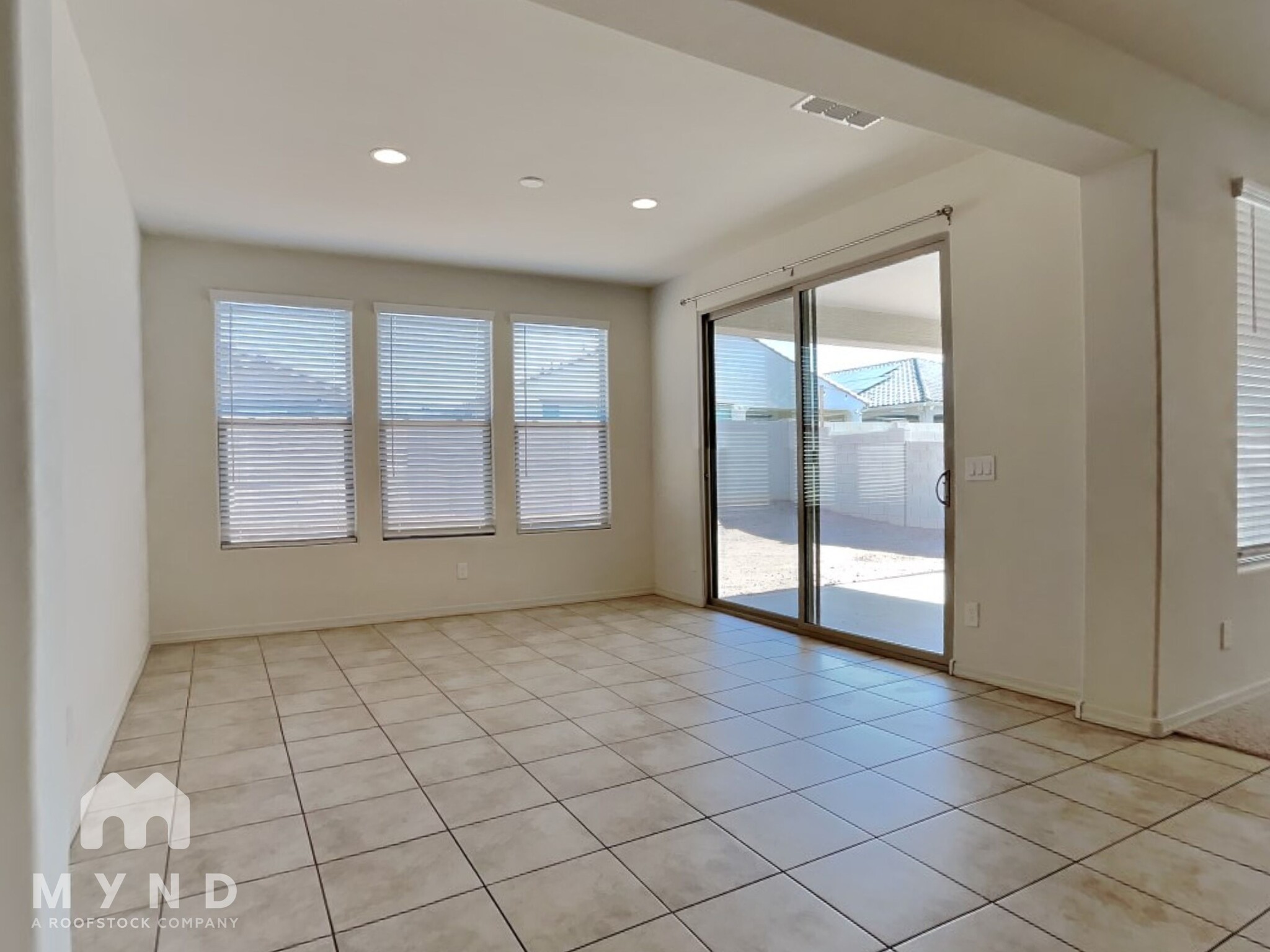 Building Photo - 8756 W Rancho Dr