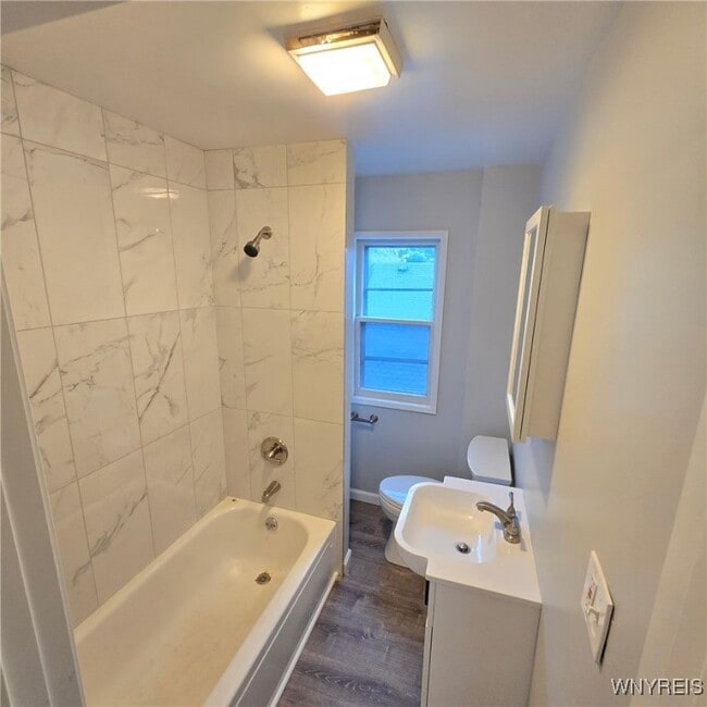 Building Photo - 3218 North Ave