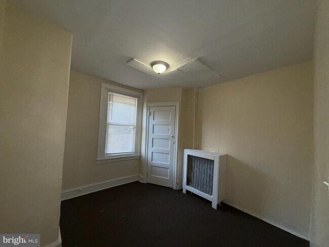 Building Photo - 4929 N Franklin St