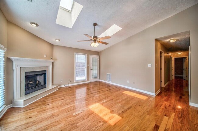 Building Photo - 215 Arbor Wy