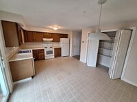 Building Photo - 19 Robinson St