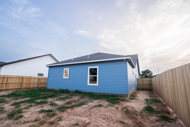 Building Photo - 306 String Pr Wy