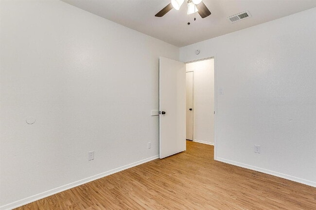 Building Photo - 2 Bed Duplex in Fairmount!