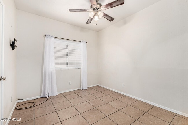 Building Photo - 743 E Pepper Dr