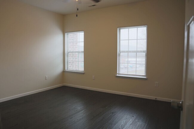 Building Photo - 4653 Fairfield Farm Rd