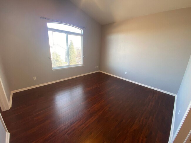 Building Photo - 2575 S Syracuse Way