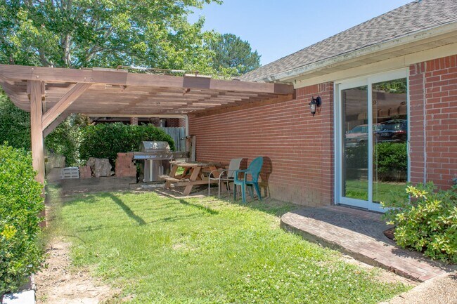 Building Photo - 3 bedroom House in Heart of Auburn