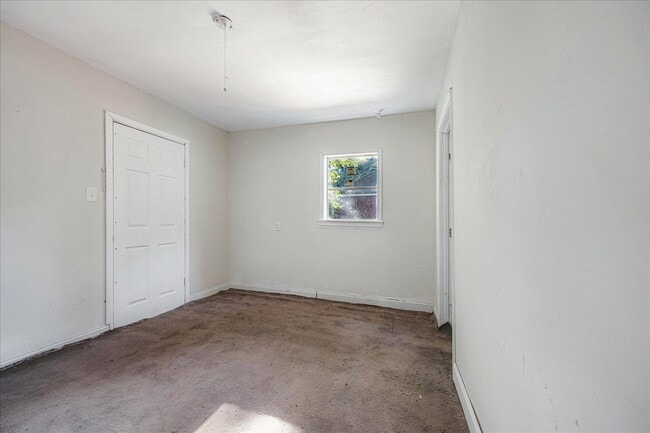 Building Photo - 2694 Kimball Ave