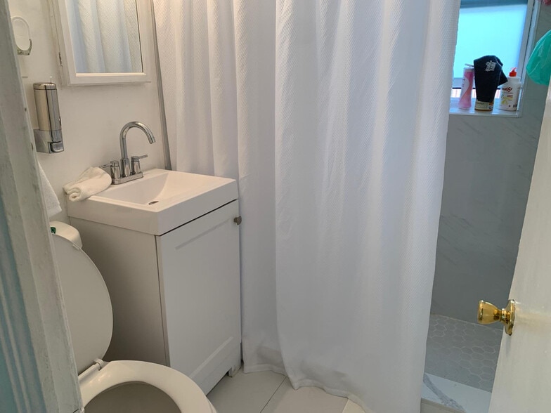 Building Photo - 2131 Arthur St