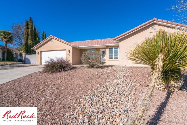 Building Photo - Pet Friendly - 4 Bed 2 Bath for rent in St. George