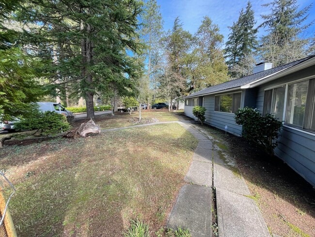 Building Photo - 12827 Glenwood Ave SW