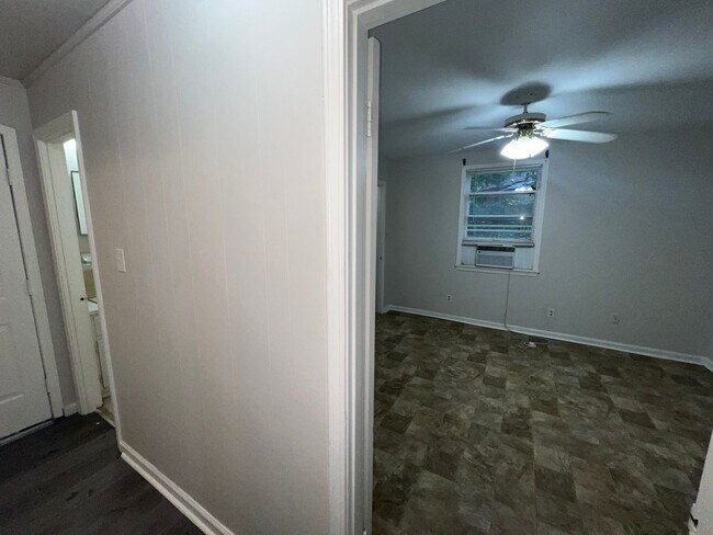Building Photo - 4 bedroom  2 bathroom single family home