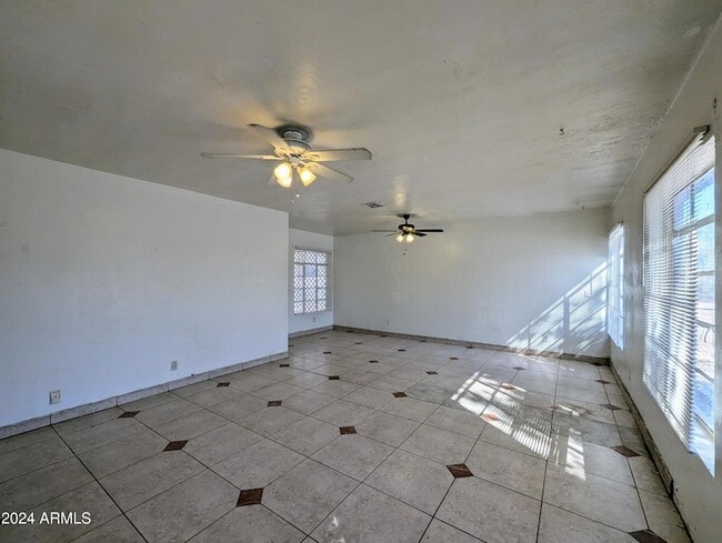 Building Photo - 1314 W Whitton Ave