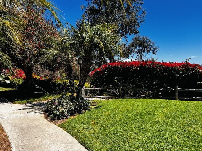 Building Photo - 4705 Birchwood Cir