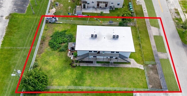 Building Photo - 10015 SW 170th Terrace