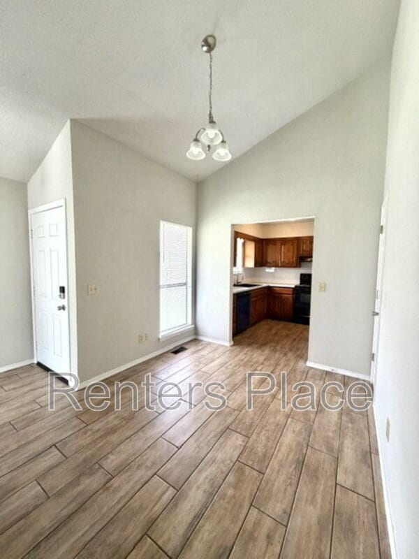 Building Photo - 1548 E 74th St