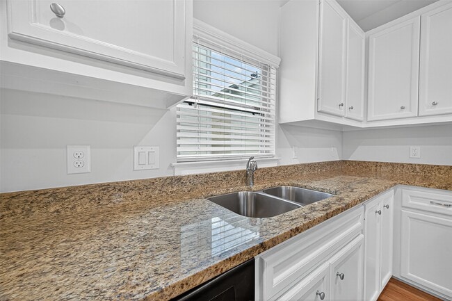 Building Photo - 11510 Main Ash Dr