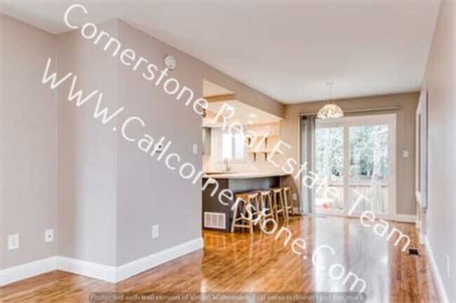 Building Photo - 667 Shooks Ln