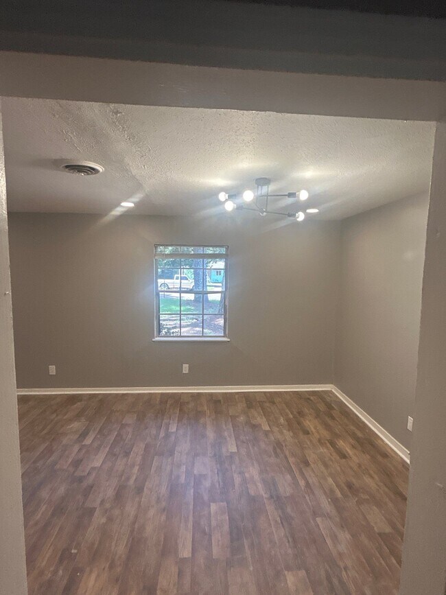 Building Photo - 1114 Garden Park Dr