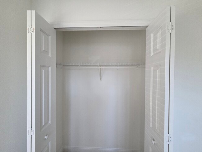 Building Photo - 2819 Roseglen Way