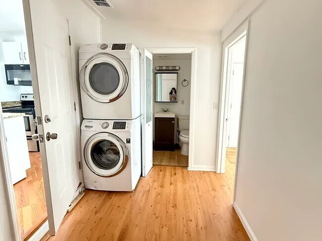 Building Photo - Charming Centrally Located Home | Wood Floors + Fenced Yard
