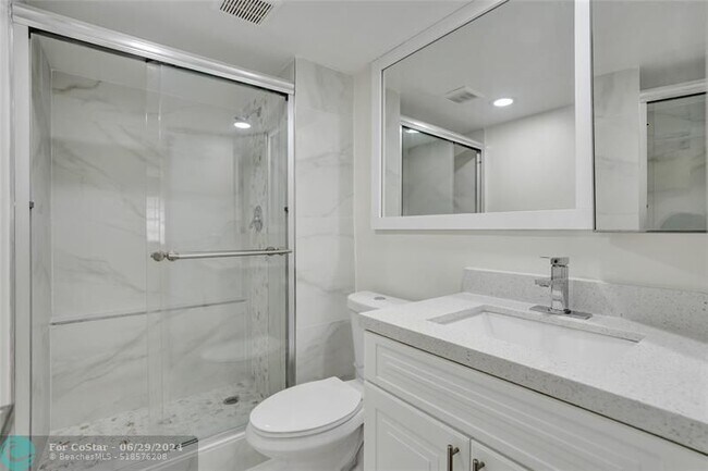 Building Photo - 1407 NE 56th St