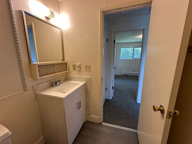 Building Photo - Remodeled & Modern Living in a Vibrant Tac...