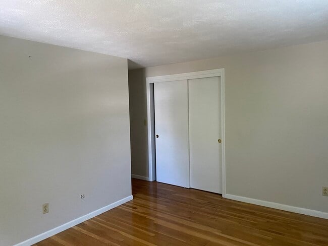 Building Photo - 229 Hillside Ave