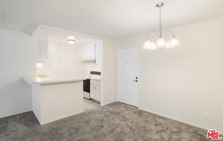 Building Photo - 8650 Gulana Ave