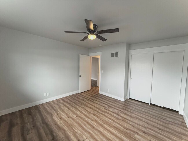 Building Photo - 1 Bedroom Salt Lake Condo  Available