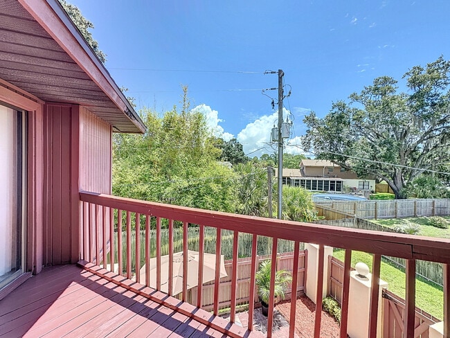 Building Photo - 2577 S Park Ave