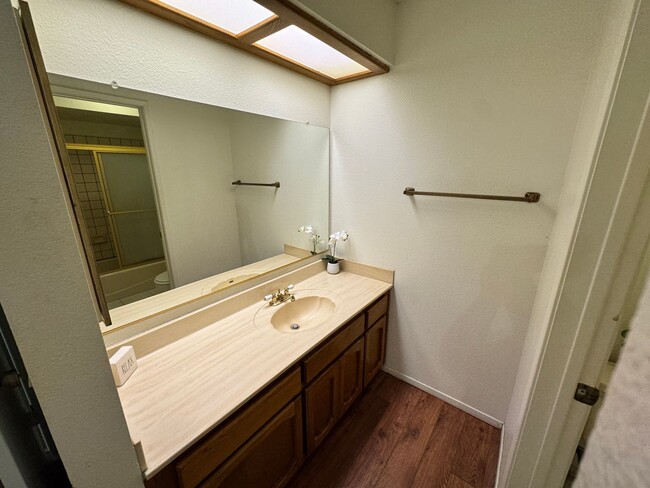 Building Photo - Beautiful 4 Bedroom Home