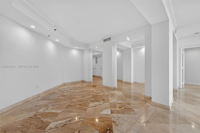 Building Photo - 808 Brickell Key Dr