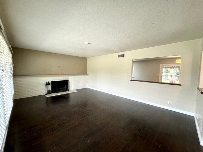 Building Photo - Coming June 2025 – Prime Claremont Location!