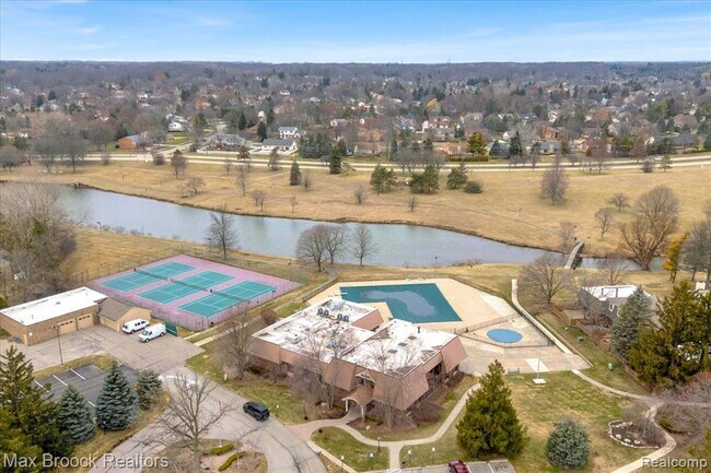 Building Photo - 1613 Brentwood Dr