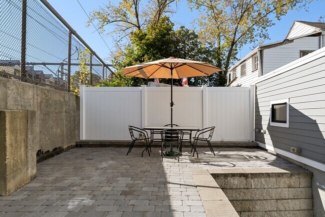 Building Photo - 3850 Washington St