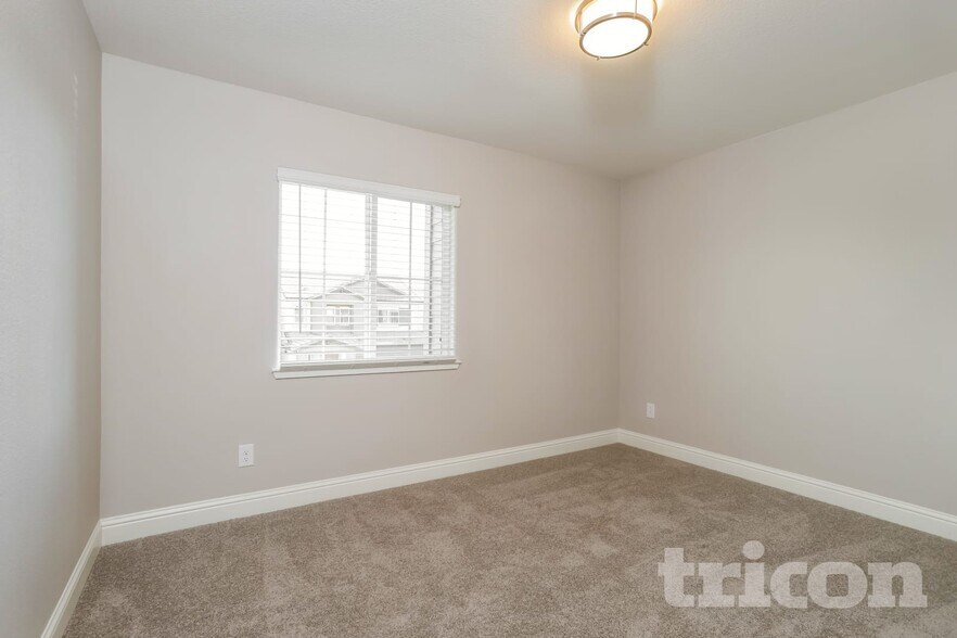 Building Photo - 1139 Victorian St