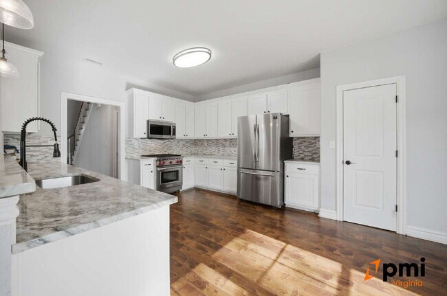 Building Photo - Stunning 5 Bedroom Waterfront Home with 2 car garage