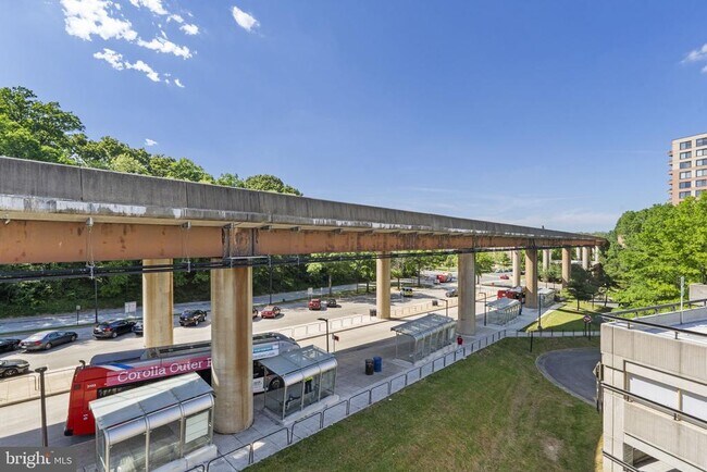 Building Photo - 2451 Midtown Ave