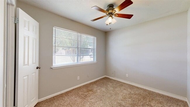 Building Photo - 1107 Braeswood Dr