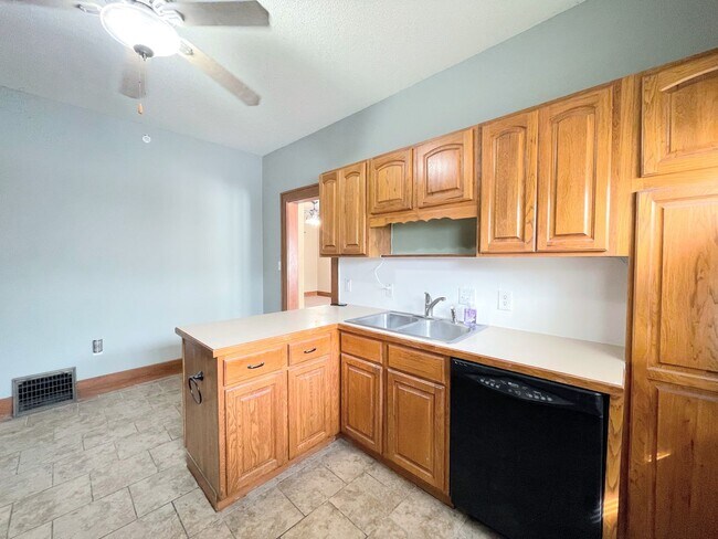 Building Photo - Spacious 3 bedroom home with finished base...