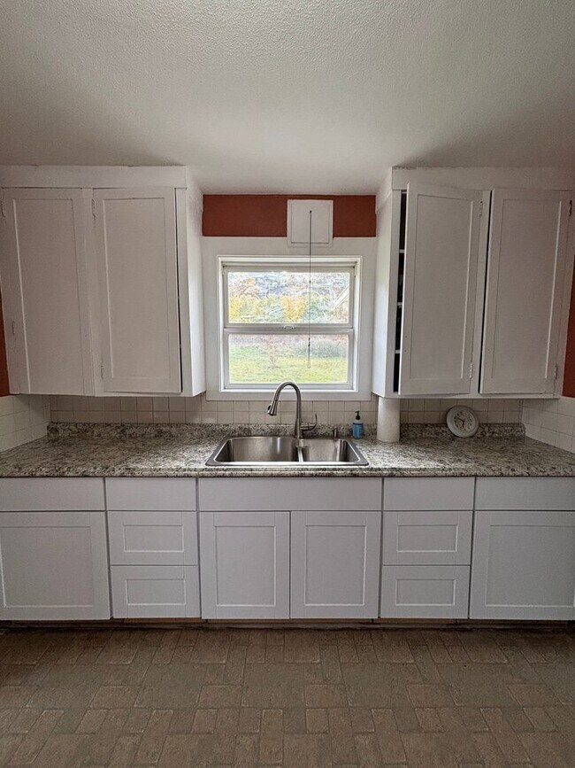 Building Photo - Beautiful views of Mt. Hood!