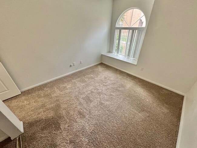 Building Photo - SPACIOUS 3 BEDROOM GROUND FLOOR CONDO