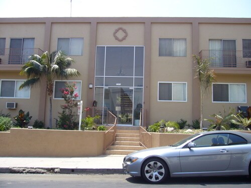 Building Photo - 1541 N Formosa Ave