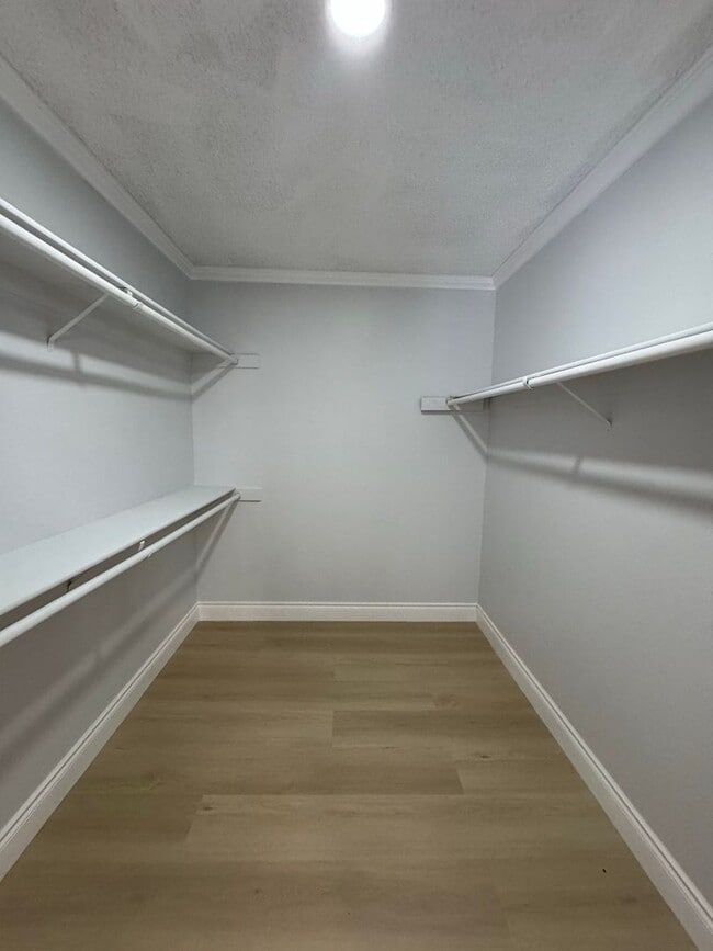 Building Photo - Beautifully Remodeled 3 Bed, 2 Bath $1,795.00