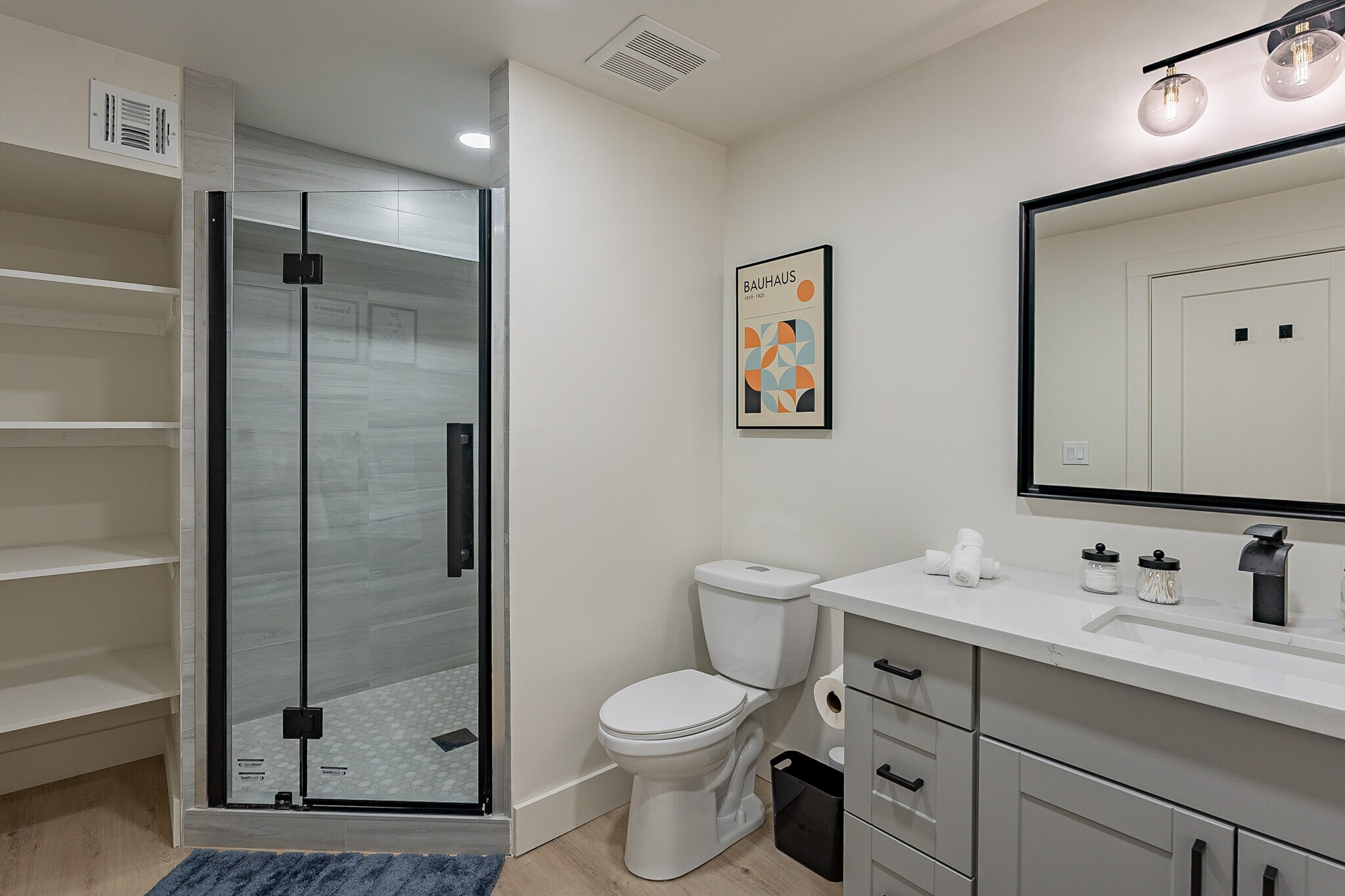 Shared Bath #2 - 126 E Palmcroft Dr