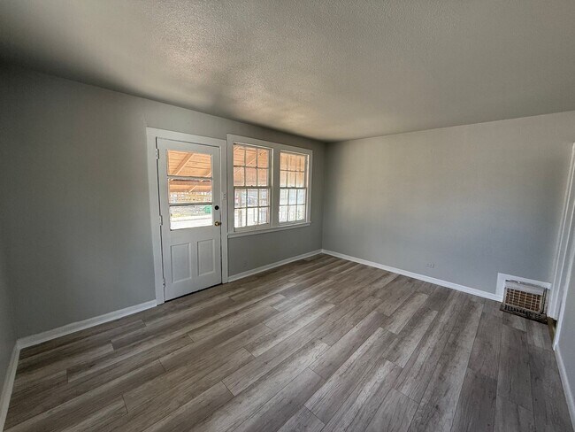 Building Photo - 3003 Venus St