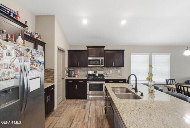 Building Photo - 14904 Tierra Coruna Ave