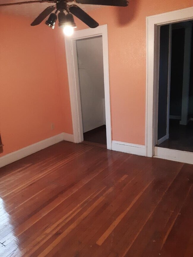 Building Photo - 4 bedroom in Akron OH 44301